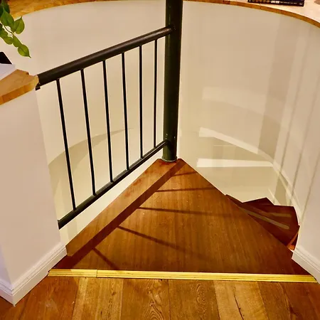 Lägenhet Maisonette Loft Near Cathedral