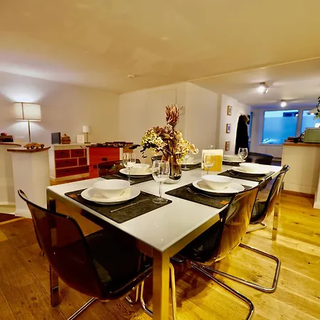 Maisonette Loft Near Cathedral Lägenhet