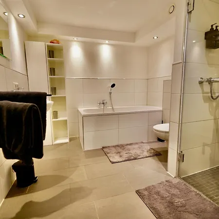 Maisonette Loft Near Cathedral Apartment *